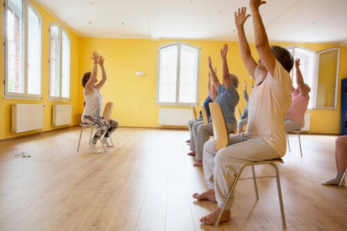 8 exercícios para montar um treino funcional para idosos
