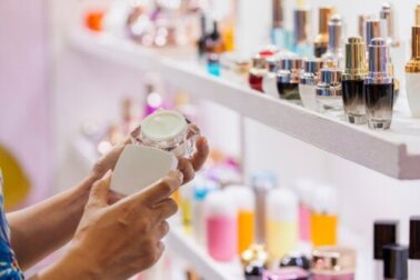 Quais são os riscos da presença de amianto em cosméticos?