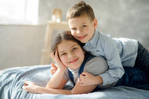 8 vantagens e desvantagens de que os irmãos dividam o quarto