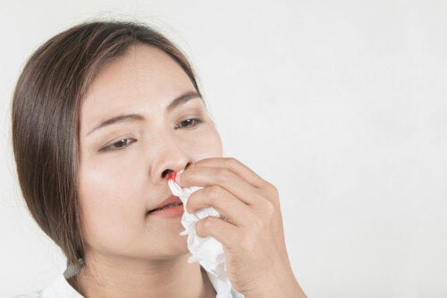 O que devemos fazer se sofrermos uma hemorragia nasal?