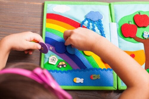 Livro sensorial para bebês: características e benefícios
