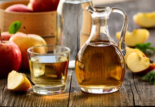 Benefícios de beber água com uma colher de sopa de vinagre de maçã