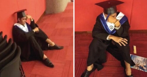 Estudante universitário chora porque sua família o deixou sozinho na formatura