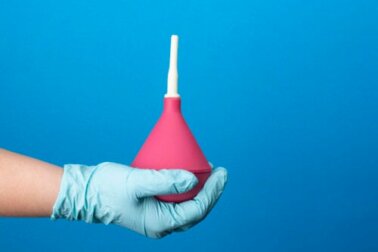 O que é um enema e como usá-lo de forma segura?