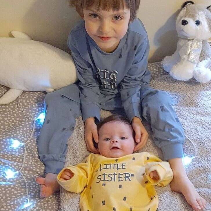 Frankie e a irmã concebida "on-line"