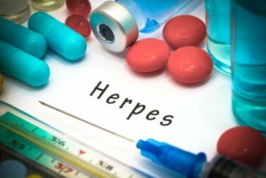 Os primeiros sintomas de herpes genital