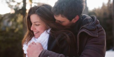 Mulheres são movidas a carinho. Mas por que os homens não entendem isso?!