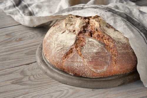 O que é o pão Anadama e como é preparado?