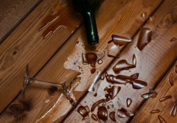 Os melhores truques para coletar muito bem o vidro quebrado