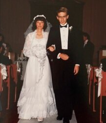 Amigos passam 30 anos casados para esconder homossexualidade dos pais e amigos