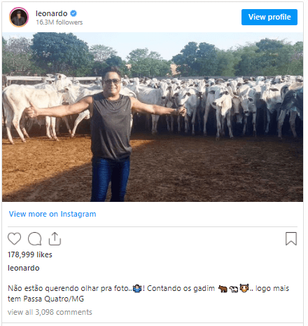 Cantor Leonardo sendo gente como a gente.