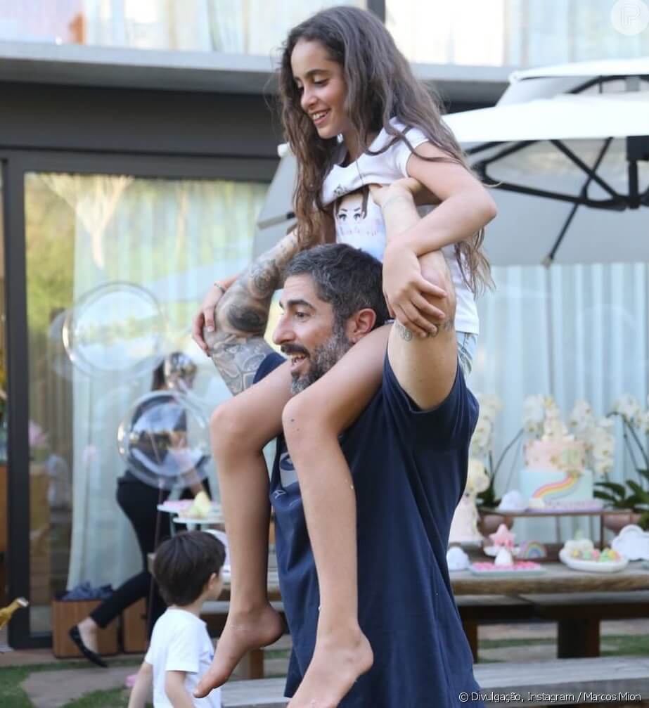 Marcos Mion e a filha felizes.