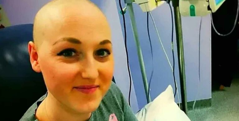Após realizar químio e retirar as mamas, mulher descobre que não tinha câncer