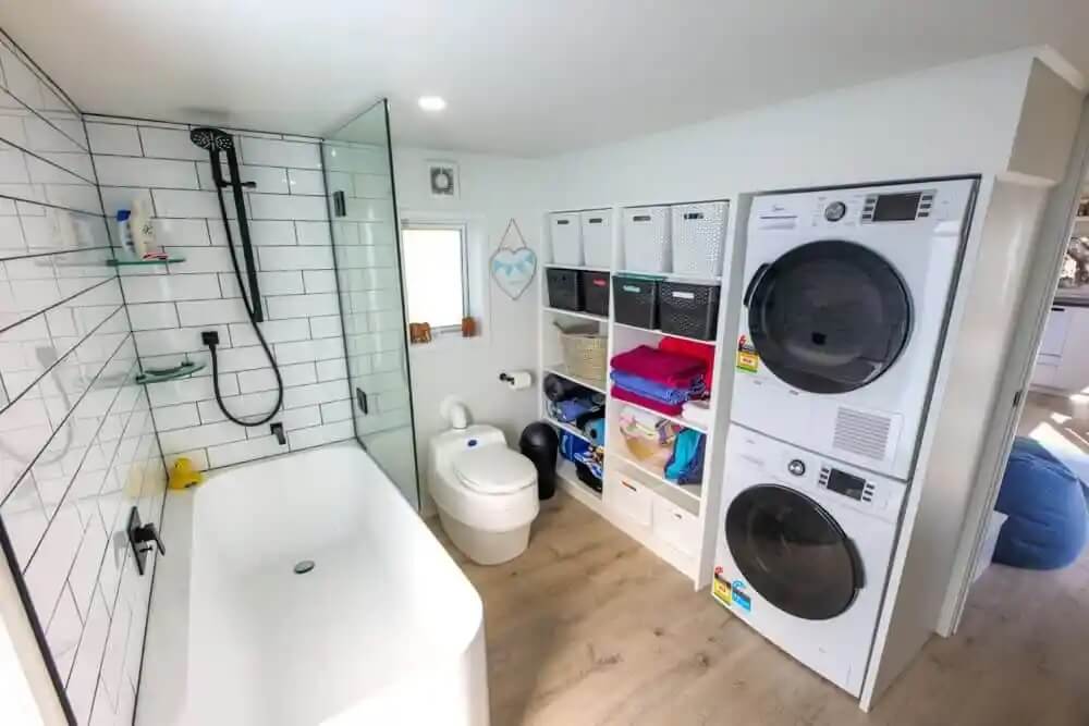 Banheiro do casal que decidiu construir a própria casa