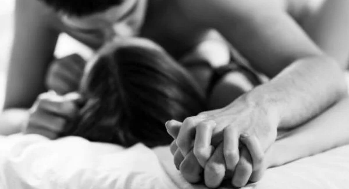 Usar halls preto ajuda no orgasmo feminino? Descubra se existem riscos