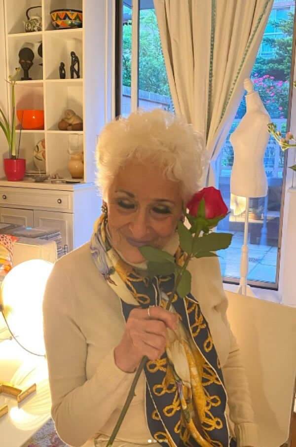 Idosa de 85 anos