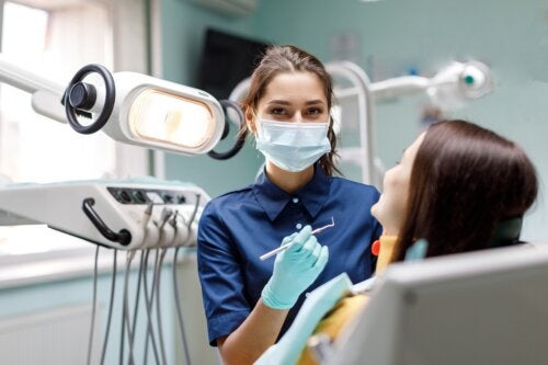 Qual a diferença entre um dentista e um ortodontista?