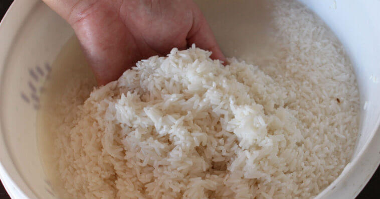 Descubra por que, de acordo com os especialistas, você não deve lavar o arroz antes cozinhar