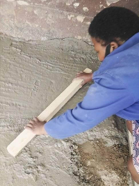 Engenheira sul-africana constrói sozinha a sua própria casa
