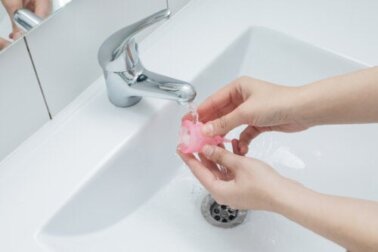 Como esterilizar e limpar o coletor menstrual?