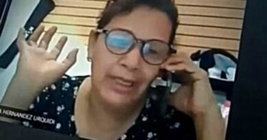 Professora esquece microfone ligado e desabafa sobre os alunos: “burros”