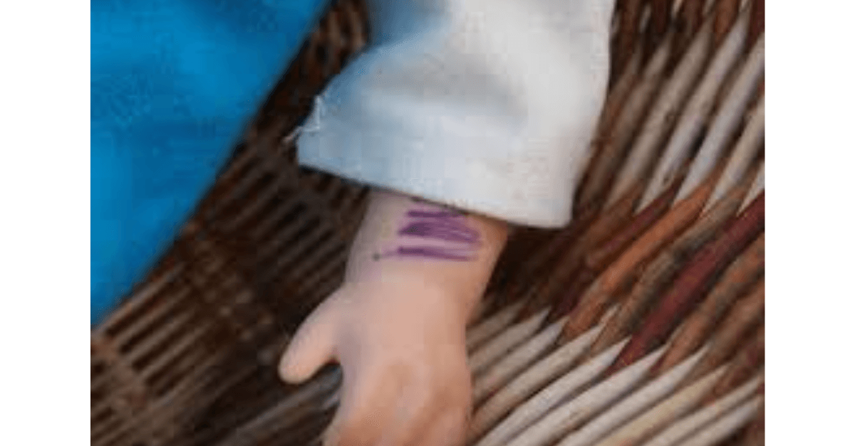 tirar tinta de caneta de boneca