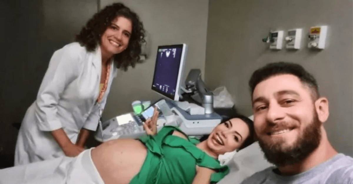 médica cauteriza tumor de bebê