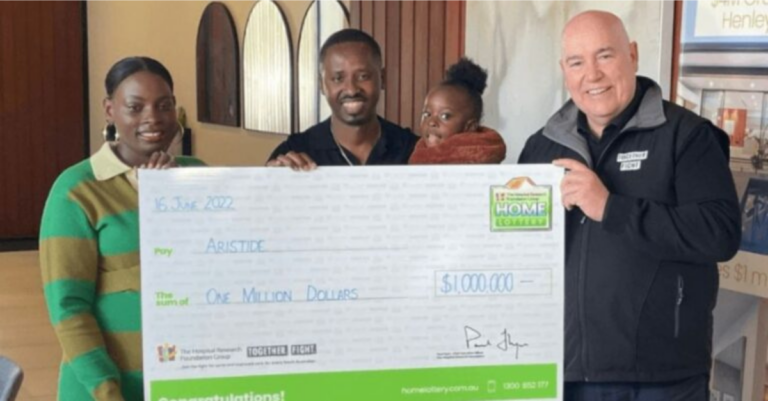Família que fugiu dos campos de refugiados da África ganha na loteria e fica milionária