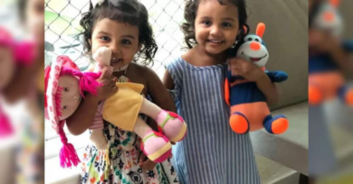 Casal adota irmã gêmea de filha após dois anos da separação na maternidade