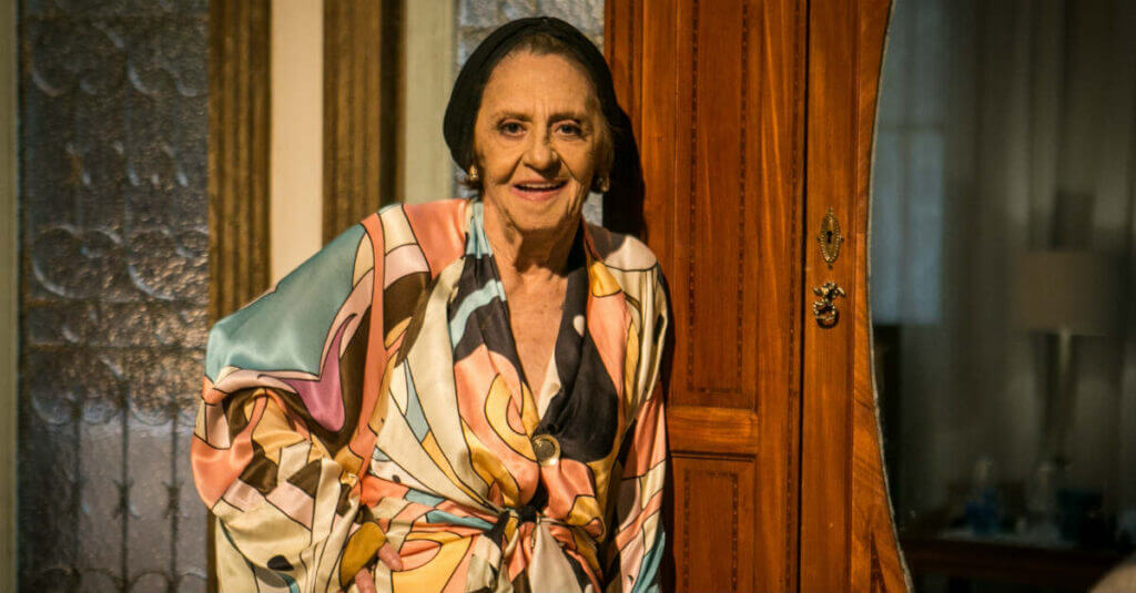 Laura Cardoso fala sobre velhice de forma leve e descontraída