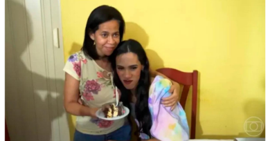 Mãe deixa igreja evangélica após pastor dizer que filho gay tinha demônio: “Preferi apoiá-lo”