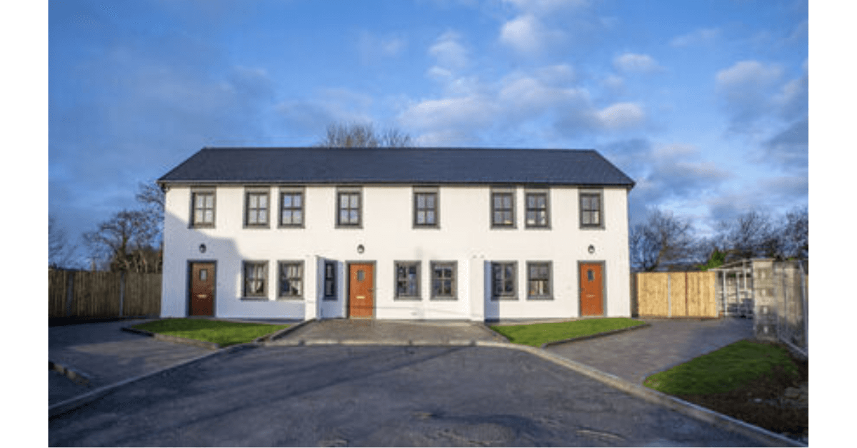 Casal constrói casas para seus funcionários e transforma a vida deles