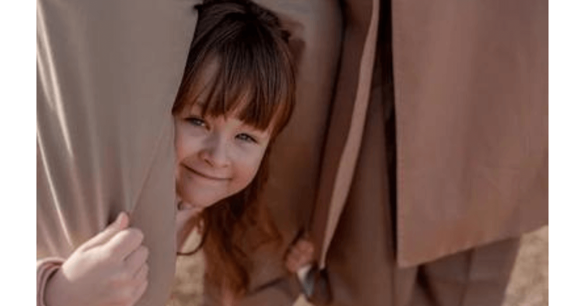 É correto permitir que seus filhos pequenos se vistam como adultos?