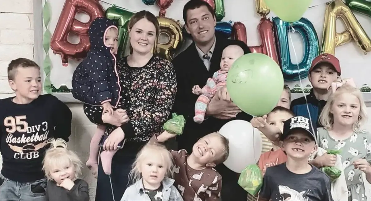Mulher engravidou todos os anos desde que se casou