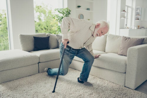 Fraqueza nas pernas: 9 causas possíveis