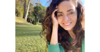 Claudia Ohana rebate críticas sobre idade: "Tenho 59 com muito orgulho"