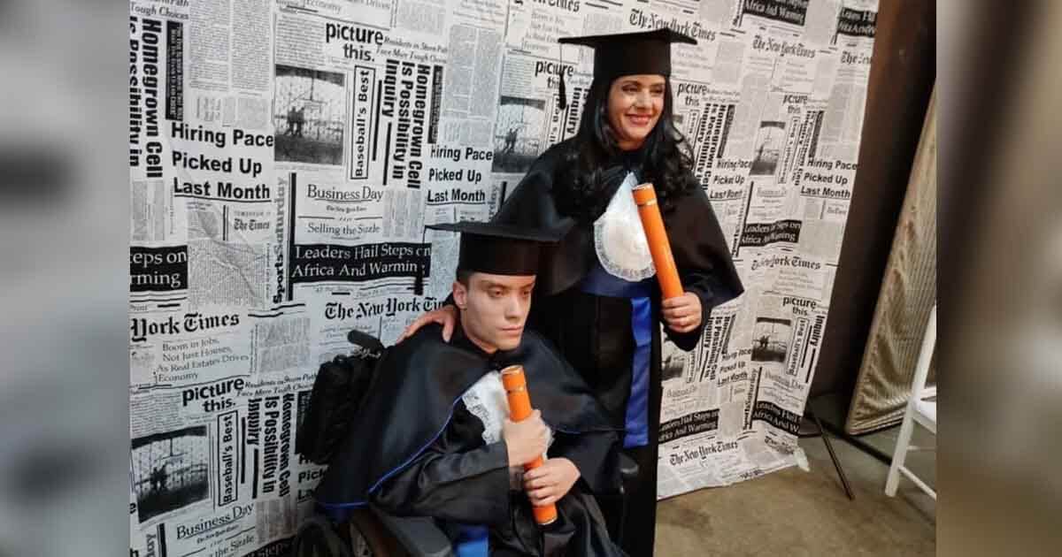 Para apoiar filho com deficiência, mãe entra na faculdade com ele e os dois se formam em Psicologia