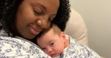 Mãe mostra a filha e sofre racismo nas redes sociais