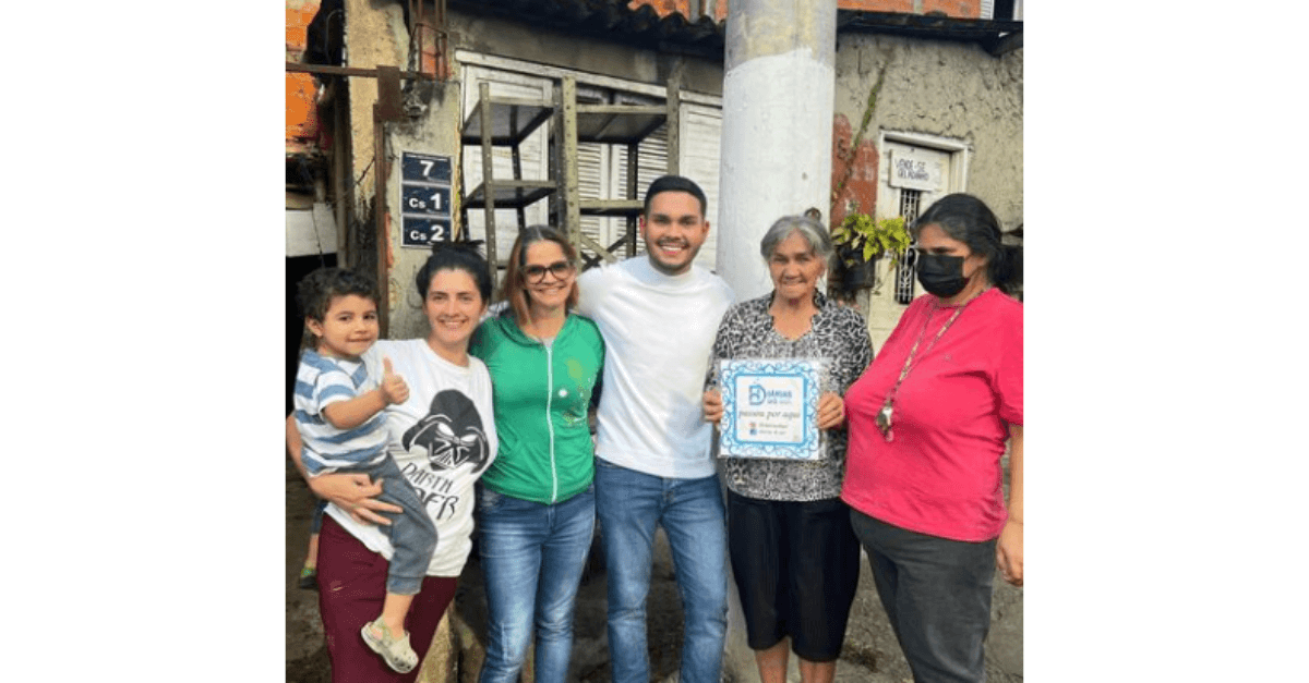 Jovem empreendedor oferece limpeza solidária na casa de pessoas com depressão