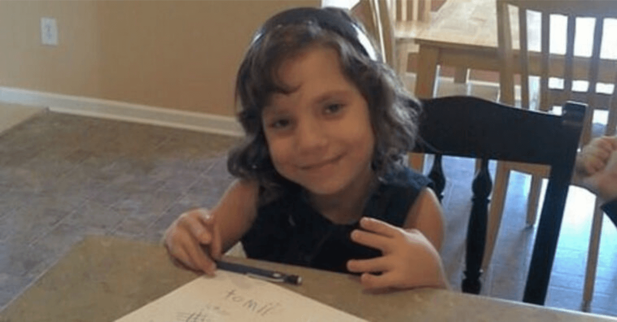 Insólito caso de uma órfã: pais abandonaram filha de 9 anos alegando que ela tinha 22 e era psicopata