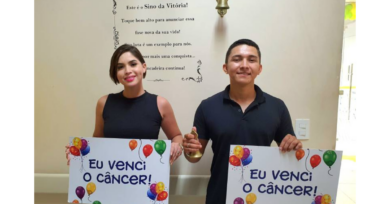 Namorados recebem alta após fazerem quimioterapia juntos contra mesmo tipo de câncer