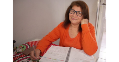 Aposentada se forma aos 72 e vai fazer faculdade