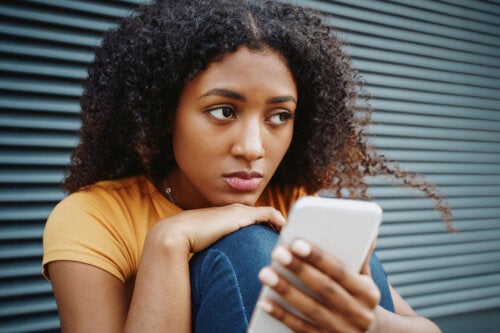 As redes sociais influenciam no aumento de casos de bulimia e anorexia?