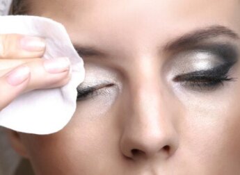 Lenços removedores de maquiagem ou água micelar: qual é o melhor para remover a maquiagem?
