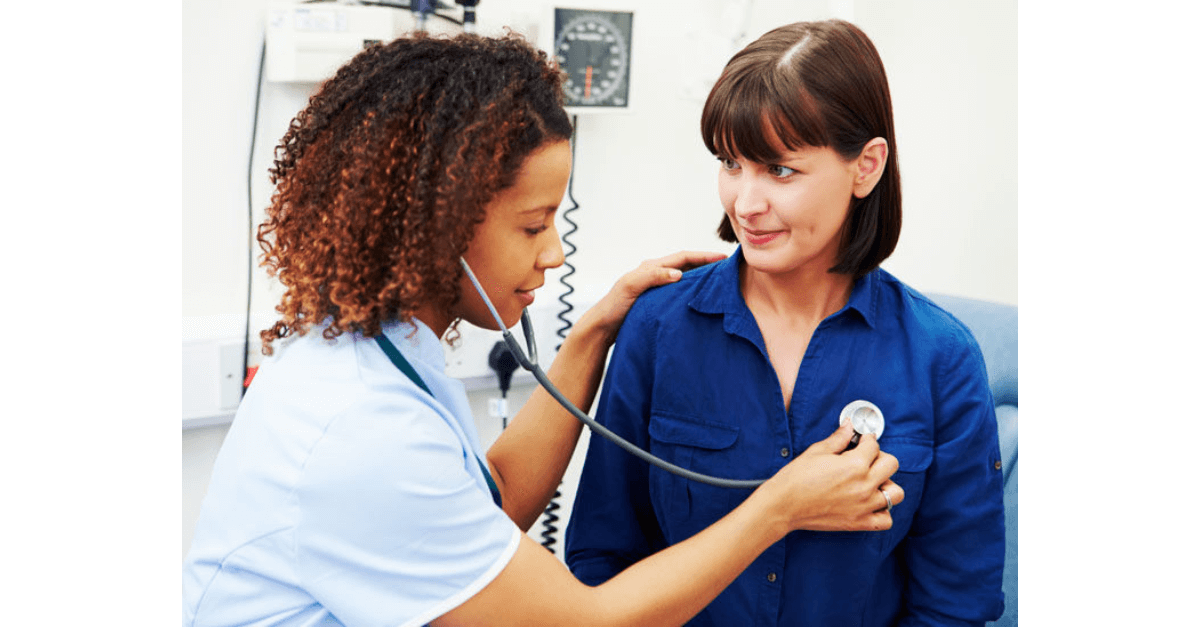 Check-up médico feminino: 5 sinais de que você precisa fazer
