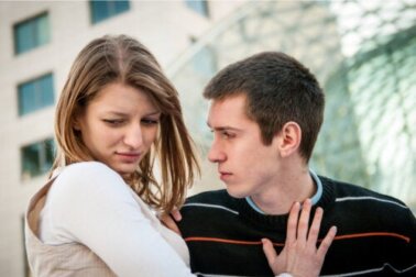 5 sinais de possível violência no namoro adolescente