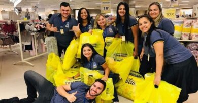 Colegas de trabalho compram produtos para empregada bater meta e receber comissão