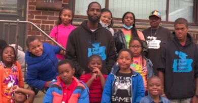 Ex-traficante agora ajuda a recuperar os jovens da comunidade