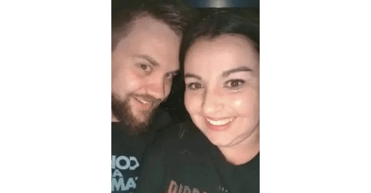 Para Não Lavar A Louça, Mãe Coloca Papel Alumínio Na Mesa E Serve Comida Fora De Pratos 3 2025 word3