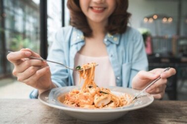 3 alimentos que você deve evitar comer no verão
